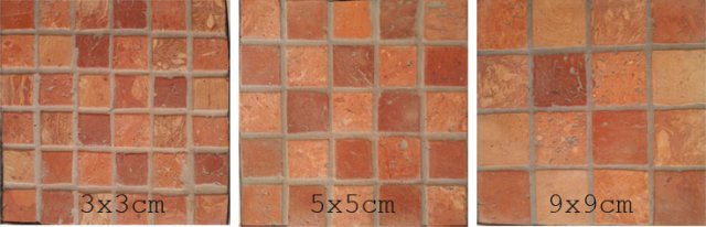 Mozaik sestavljen iz majhnih starih opekic velikosti 5x5 cm. 